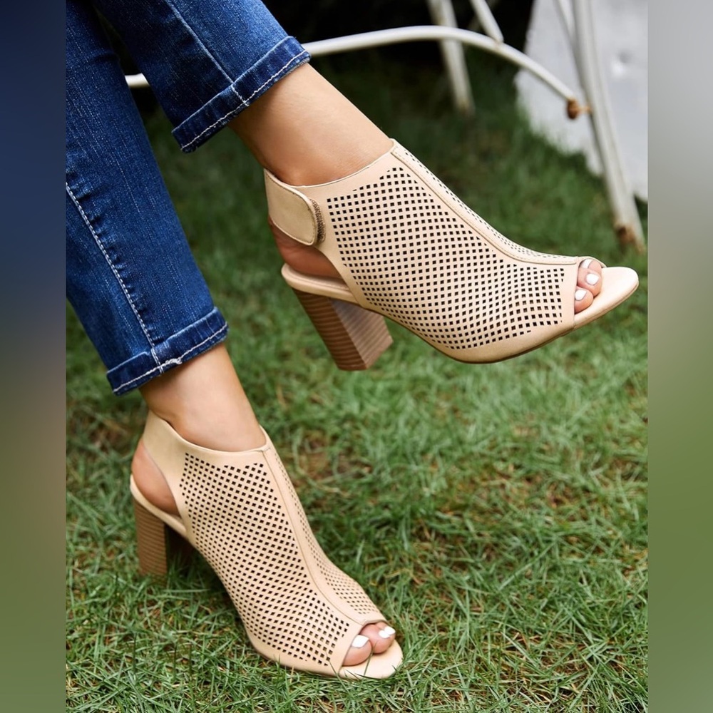 NWT Coutgo Open Toe Sandal